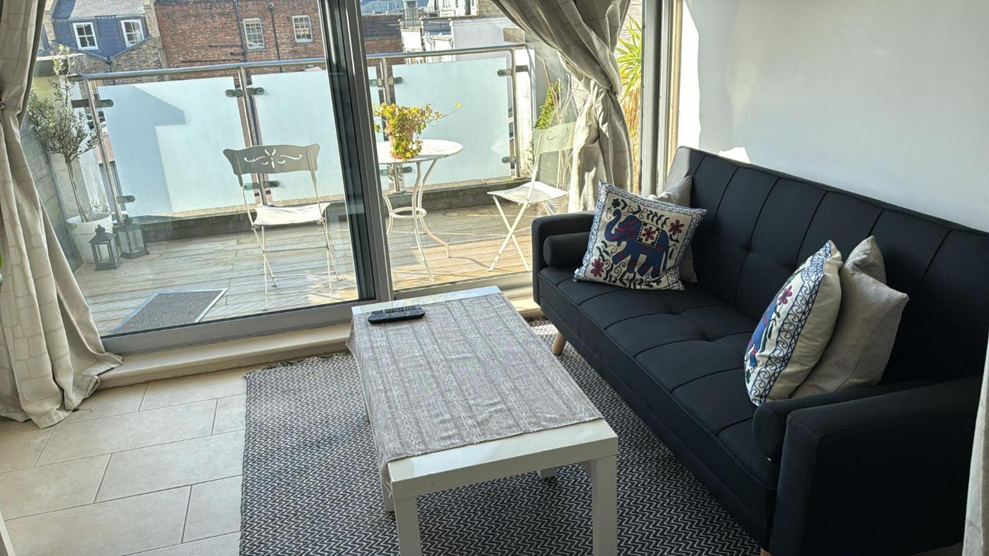 Bright And Airy Islington Apartment London Exterior photo